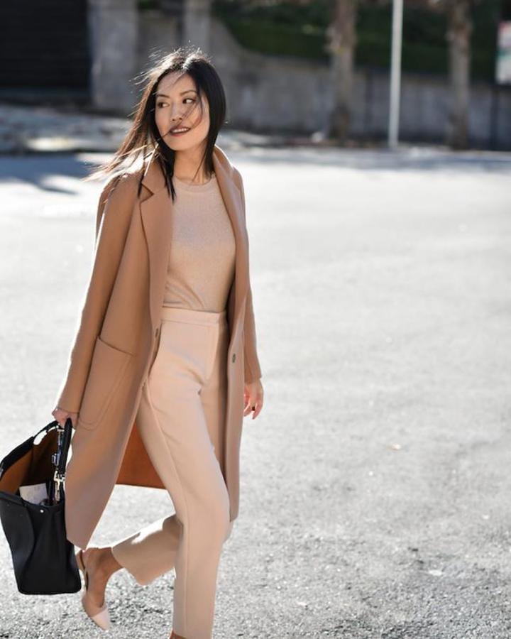 El perfecto look de oficina con básicos de calidad en tonos tierra llega desde San Francisco de la mano de @9to5chic