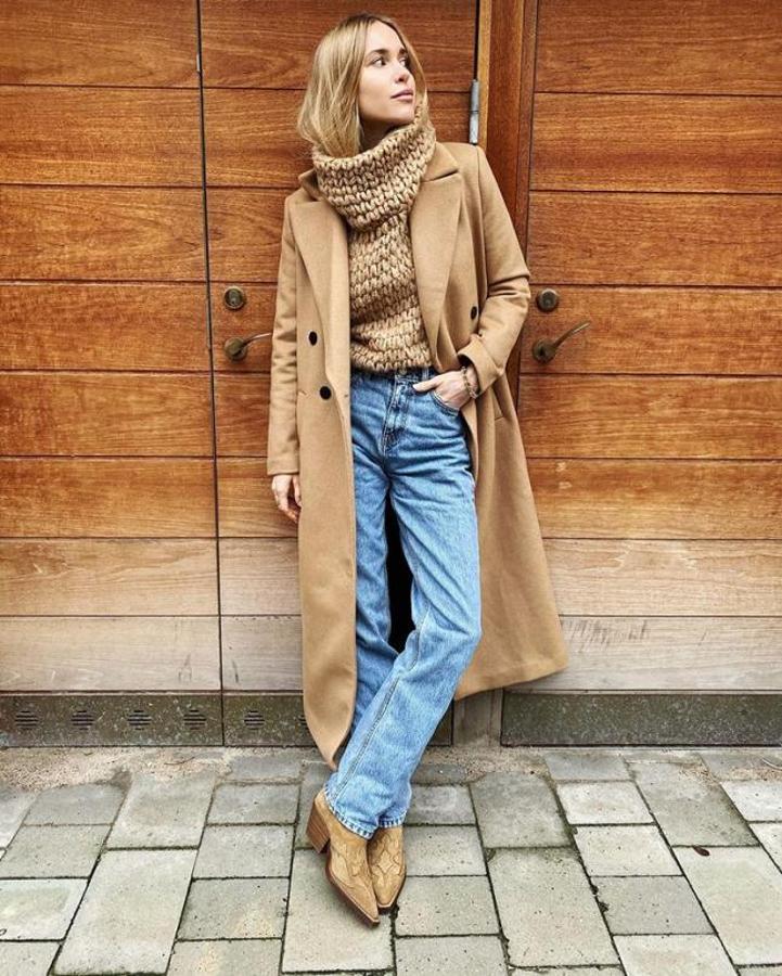 Abrigos largos, jerséis de punto oversize, botines western y una buena dosis de estilo de la danesa más famosas de Instagram, @pernilleteisbaek
