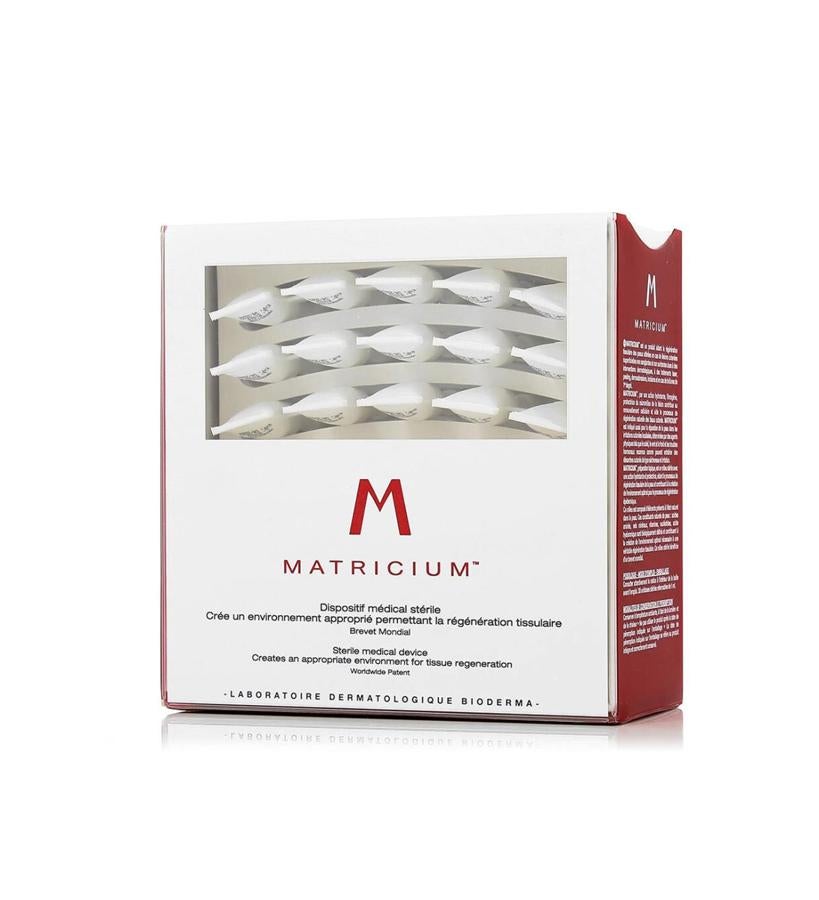 Cada ampolla está compuesta por 63 ingredientes 100% biocompatibles y biodisponibles, entre los que destacan aminoácidos, péptidos, ácido hialurónico, glúcidos, sales minerales, vitaminas y oligoelementos. Estos aumenta la síntesis de colágeno, elastina y glicosaminoglicanos, evitando la flacidez y tratando arrugas profundas; mejora el crecimiento y reparación de las células dañadas y posee una potente protección antioxidante que recupera la piel en tan solo un mes. Matricium de Bioderma (69,95 €/ 30u).