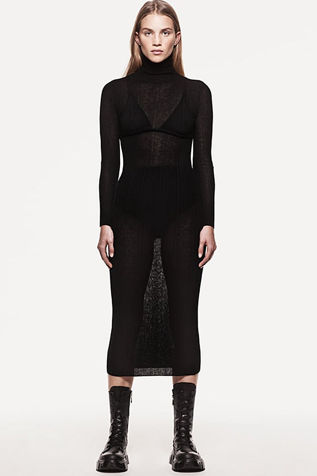 Vestido midi de lana confeccionado en lana de Zara.