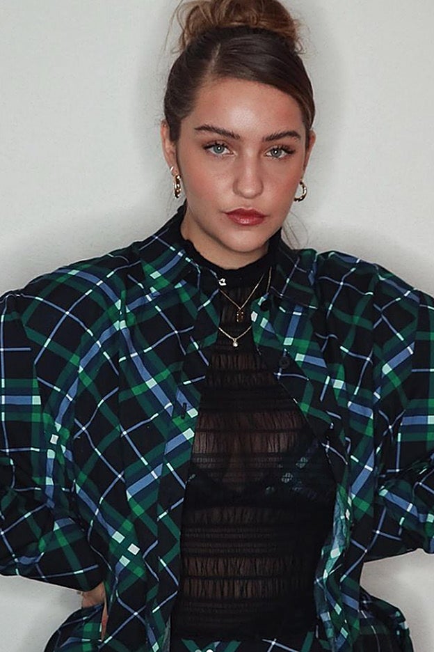 Un originalísimo tres piezas de Asos: camisa, falda y sujetador con el mismo 'print'.