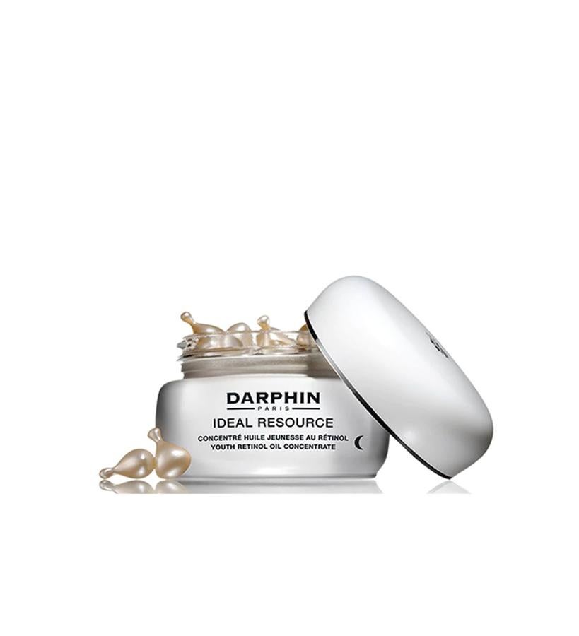 Cada cápsula guarda una infusión de aceites nutrientes botánicos del concentrado de aceite de retinol. Mejora la regeneración celular, hidrata y tersa la piel para dejar un aspecto y un tacto suave y flexible. Se puede usar tanto con el rostro como en el contorno de ojos. Ideal Resource Concentrado de Aceite De Retinol Rejuvenecedor de Darphin (90 €).