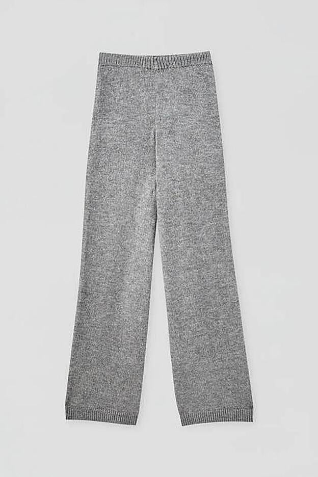 Este pantalón wide leg además de cómodo y calentito es de lo más favorecedor.