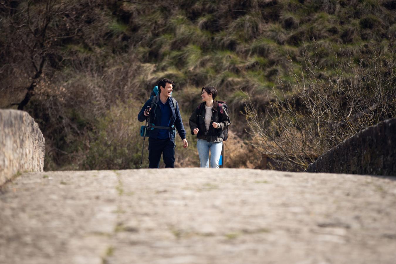 3 caminos. Temporada 1. Amazon Prime. 22 de enero.Verónica Echegui, Álex González y Cecilia Suárez son algunos de los intérpretes que participan en esta producción compuesta por seis episodios que narra la vida de cinco amigos de diferentes nacionalidades unidos por el Camino de Santiago en tres líneas temporales diferentes.