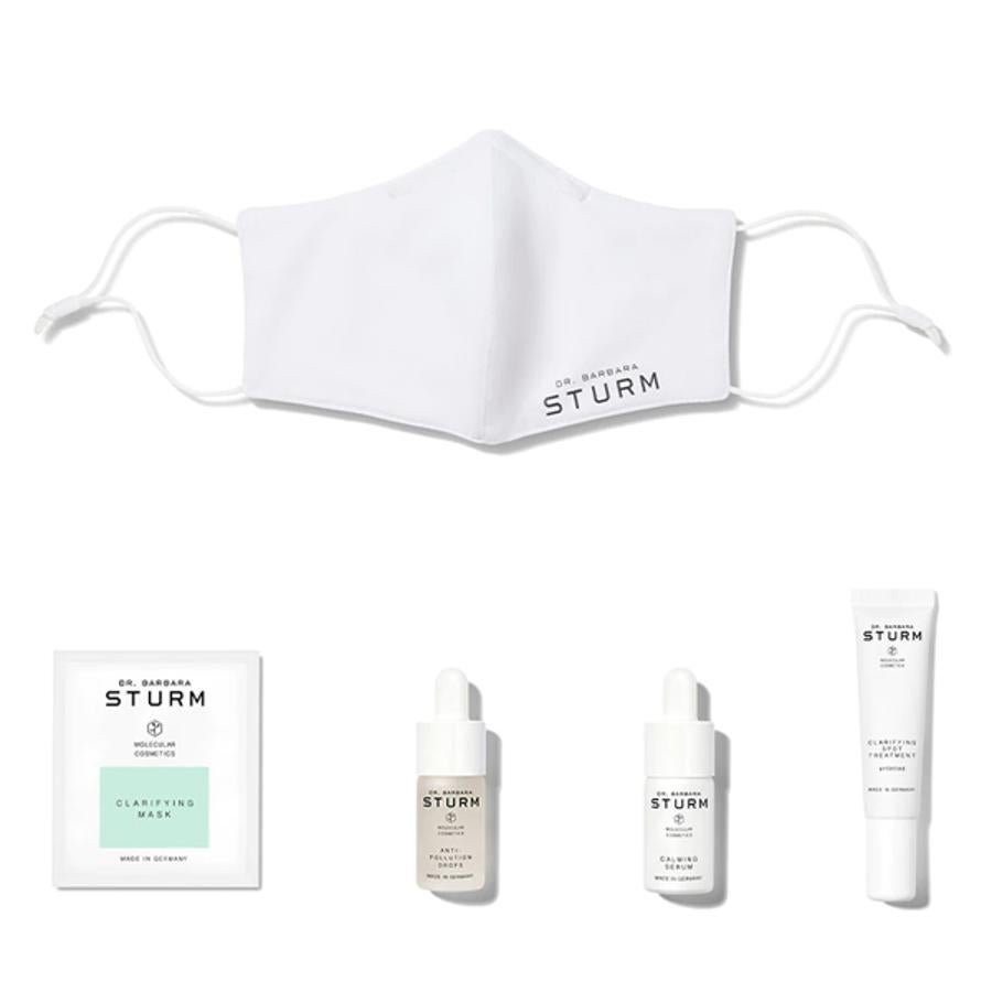 Ya que pedirle a los Reyes Magos encontrar el amor en este año tan convulso, puede ser una tarea bastante (muy) difícil para tres pobres hombres en edad de riesgo, que además, deben repartir regalos subidos a un camello, mi deseo es mucho más sencillo. Acabar con el maské que se ha instaurado en mi cara desde que llegó la pandemia. ¿Cómo? Con este set de la Dr. Barbara Sturm que tiene todo lo necesario para neutralizar y hacer desaparecer los granitos. Un ghosting en toda regla, vaya. Pero de los que no hacen daño. Dado que uno de mis guilty pleasures de la cuarentena era ver los 'antes y después' de la gente que utiliza estos productos en Instagram... ¿Conseguiré mantener mi piel en un después para siempre? Espero que sí, queridos Melchor, Gaspar y Baltasar. Que suficientes ghostings de los que marchitan el corazón he sufrido ya en 2020.
