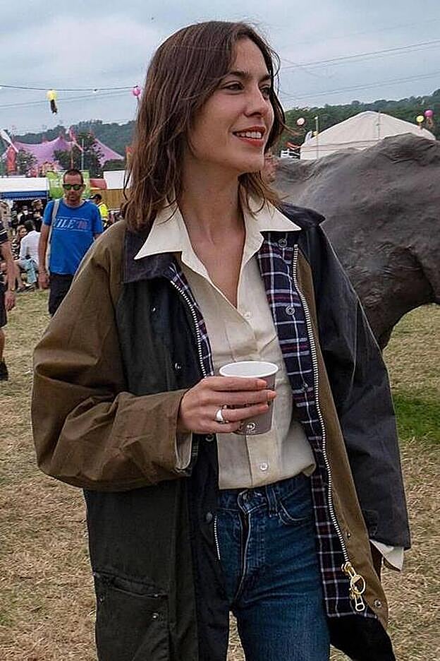 Alexa Chang es la it girl inglesa más fan del Barbour y lo ha lucido en innumerables ocasiones.