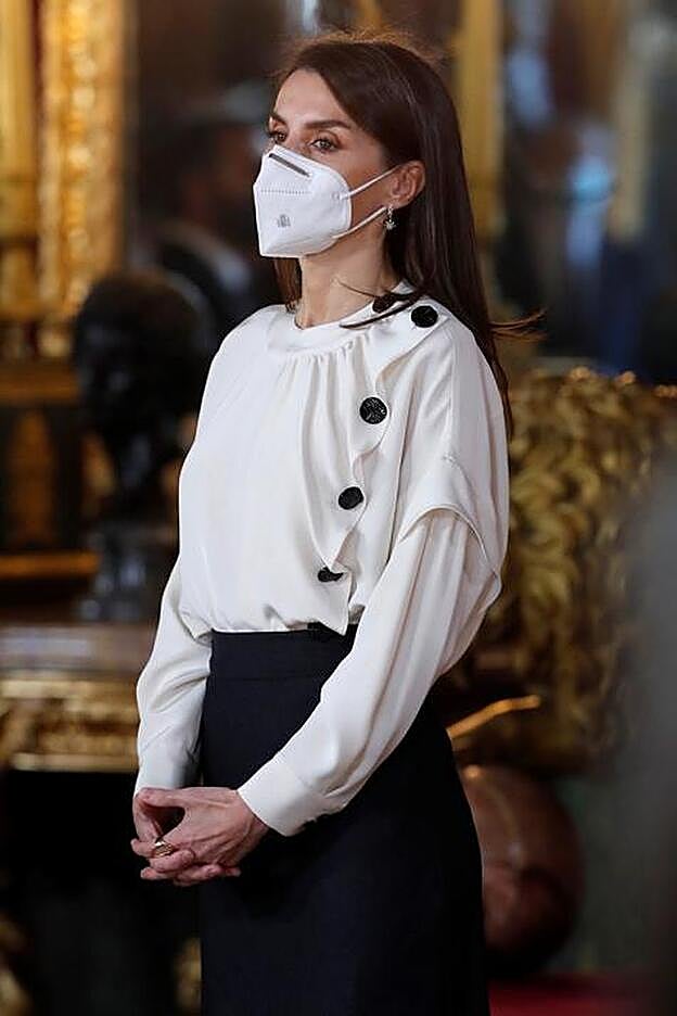 La blusa de Maksu de la Reina Letizia en la Pascua Militar 2020