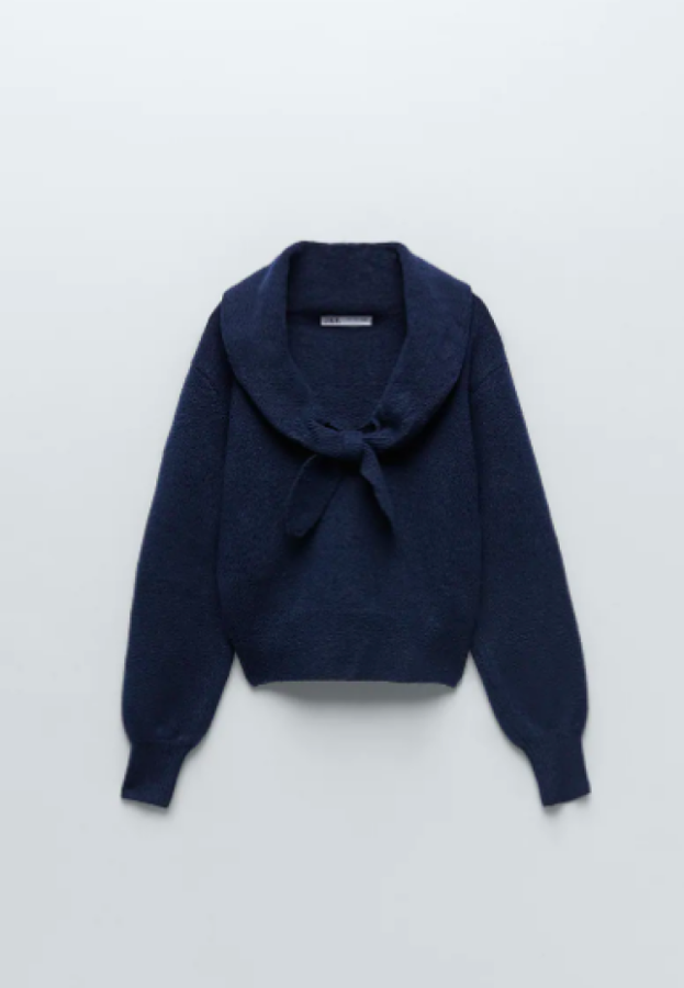 Jersey en color azul marino con nudo delantero de las rebajas de enero de Zara (19,99 euros)