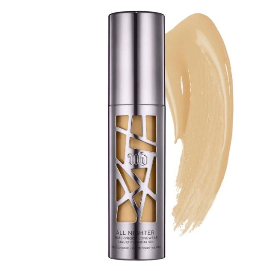 All Nighter de Urban Decay  es un fondo de maquillaje líquido de larga fijación resistente a la humedad deja una sensación agradable en la piel. Rebajada de 41,99 a 23 euros.