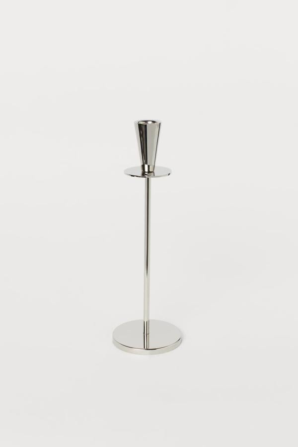 Este elegante portavelas está rebajado en H&M Home de 17.99 a 9.99 euros.