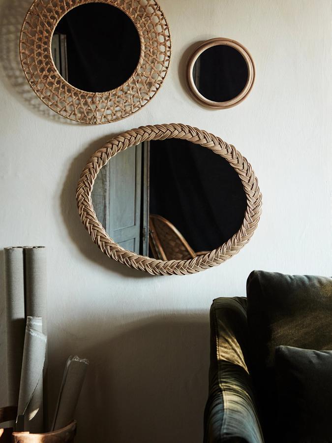 Con unas medidas de 61x50 centímetros, este espejo ovalado con marco de ratán trenzado tiene un precio de 29 euros.