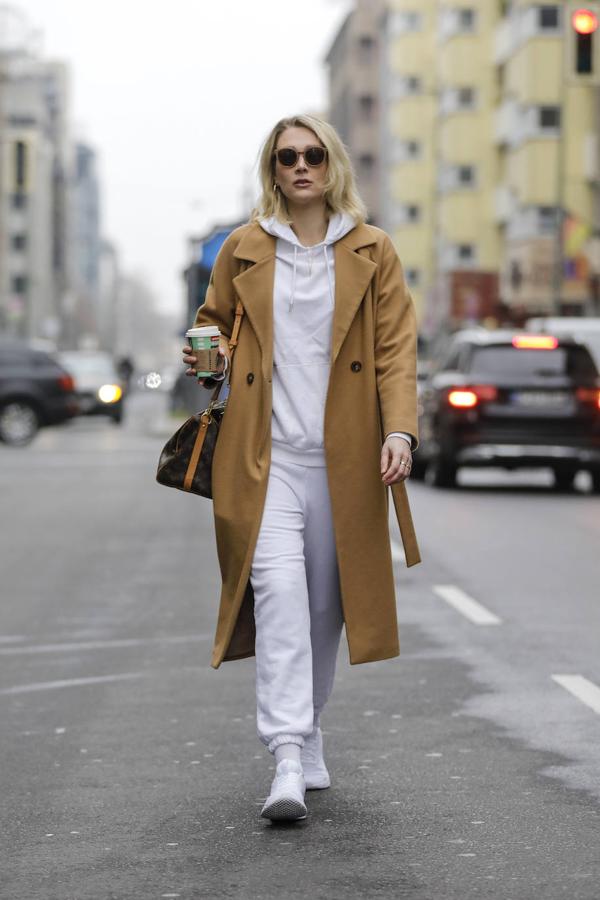 La propuesta es perfectamente factible también en su vertiente más casual y deportiva, sin perder ni un ápice de elegancia.