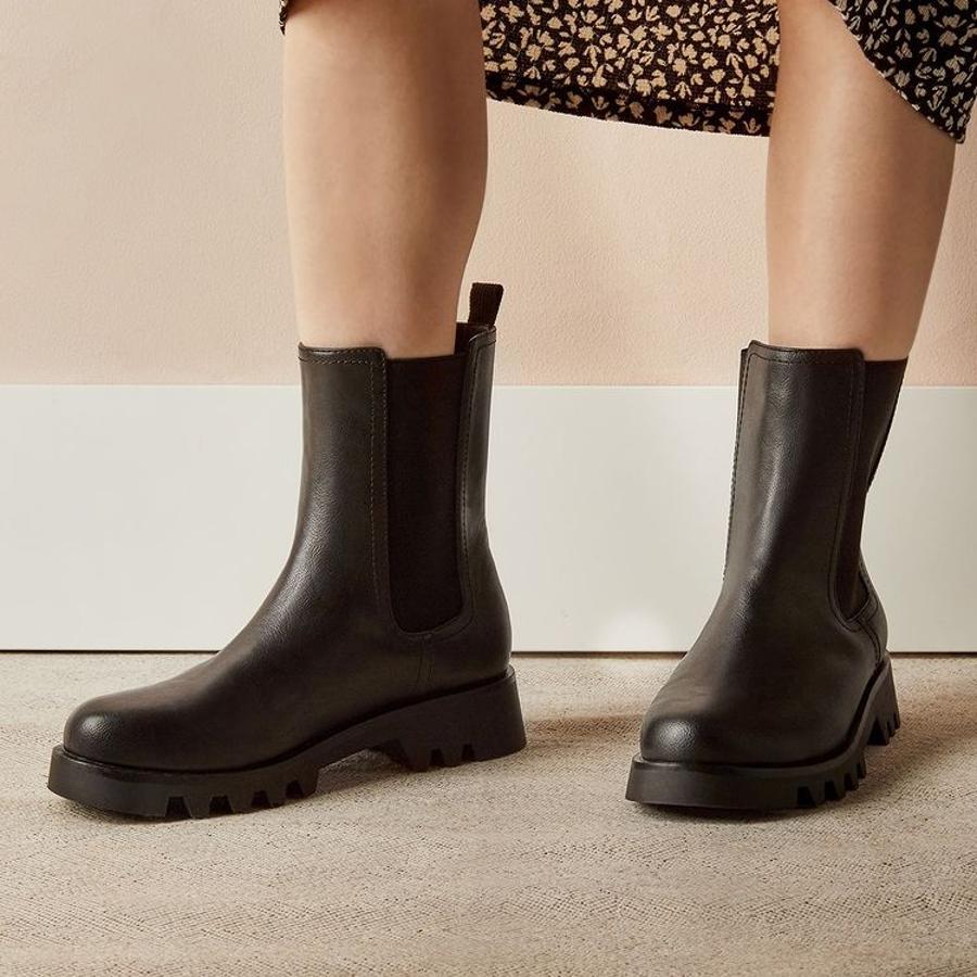 Estos botines de suela track (22 euros), cómodos y a la última.