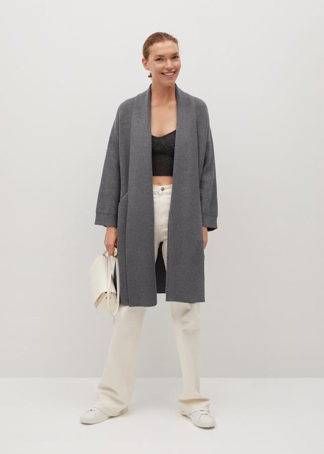 Rebeca XL de punto gris, de Mango (29,99 €).