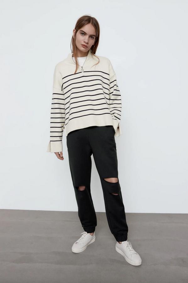 De tiro alto y cintura elástica, estos jogger con rotos en delantero, bolsillos de vivo laterales y bajo acabado en puño elástico están confeccionados con al menos un 50% de algodón orgánico. Cuestan 19,95 euros y están disponibles en las tallas S, M y L.