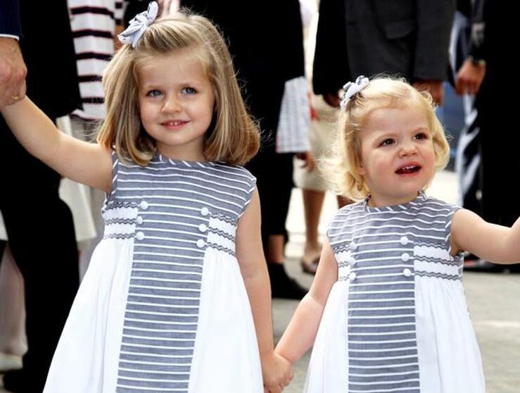 Fotos: Los mejores looks de la princesa Leonor y la infanta Sofía, desde la infancia a la adolescencia, en fotos