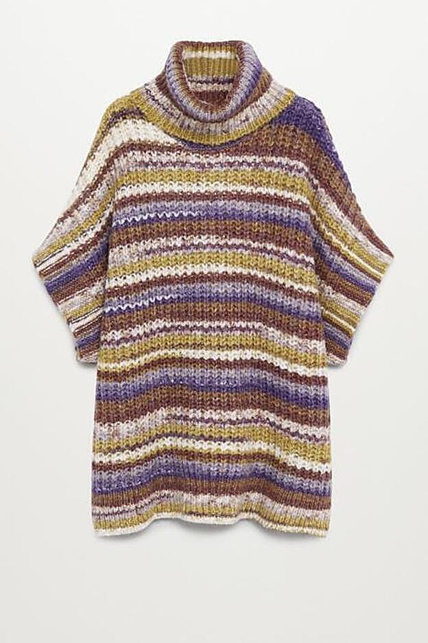 Este jersey de manga corta cuenta con cuello vuelto y diseño oversize.