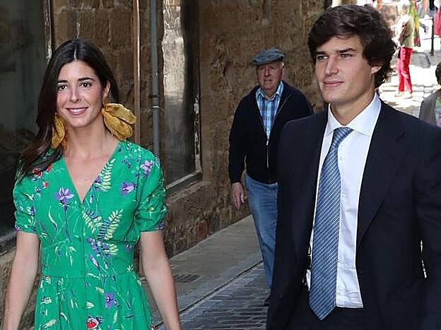 Carlos Fitz-James y Belén en la boda de Valentina Suarez Zuloaga y Manuel de Lacalle, en junio del año pasado.