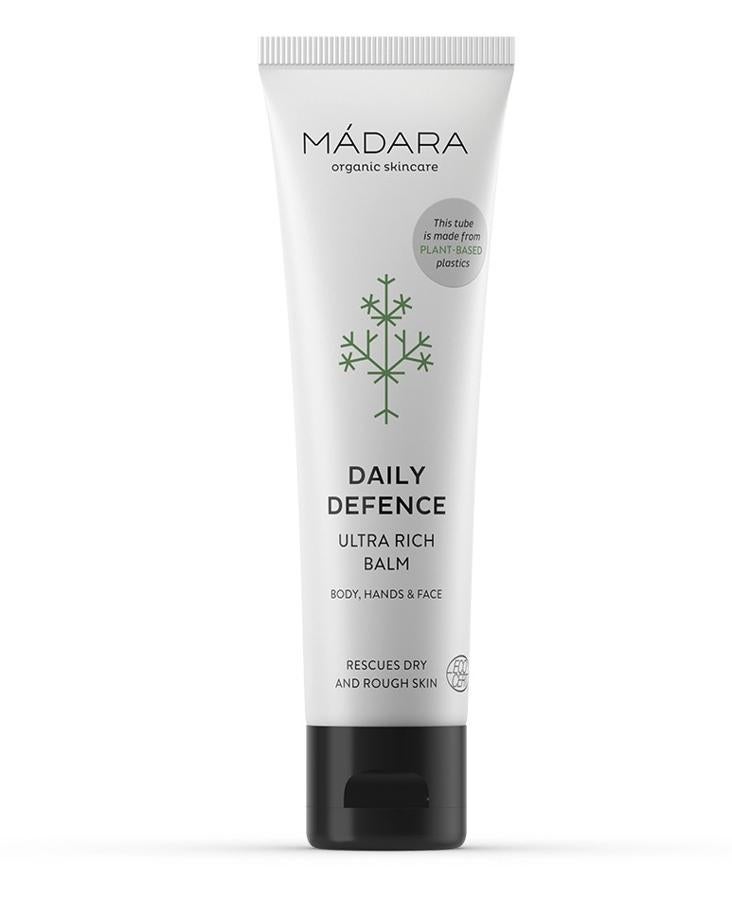 Prueba con Daily Defense Ultra Rich Balm de Mádara (17,50 euros en mumona.com), una crema muy densa que te ayuda a fortalecer y proteger la barrera natural de tu piel. Esta crema va genial para combatir la descamación y la sequedad extrema. La mora ática y el espino amarillo de su fórmula, son activos naturales altamente hidratantes que nutren, restauran y protegen intensamente la piel.