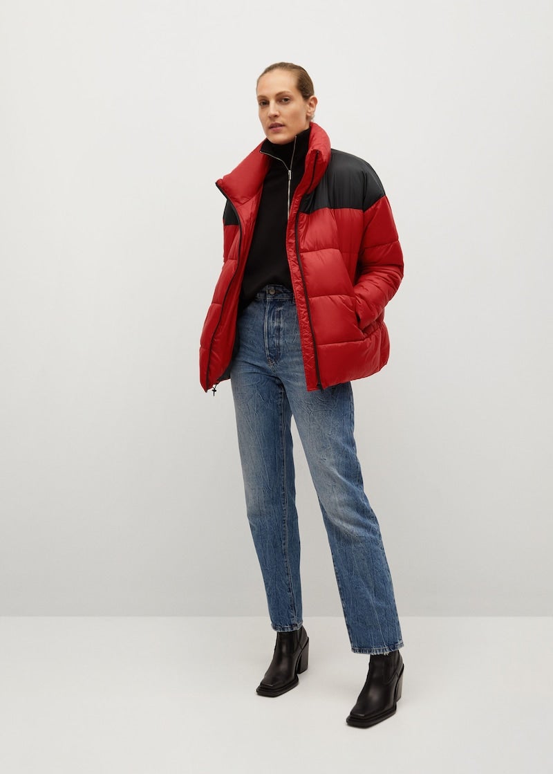 Chaqueta corta acolchada en color rojo y negro de la nueva colección de Mango (69,99 euros)