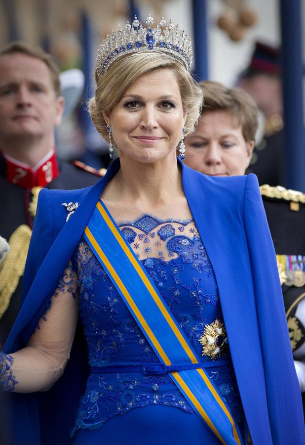 Es una de las piezas más deslumbrantes del “trousseau” de la Casa real holandesa. La diseñó el joyero Mellerio con 31 zafiros y 655 diamantes de Sudáfrica, a principios del siglo XX. Tiene forma de corona rusa, muy de moda en el momento. Hace juego con dos brazaletes, pendientes y un broche.