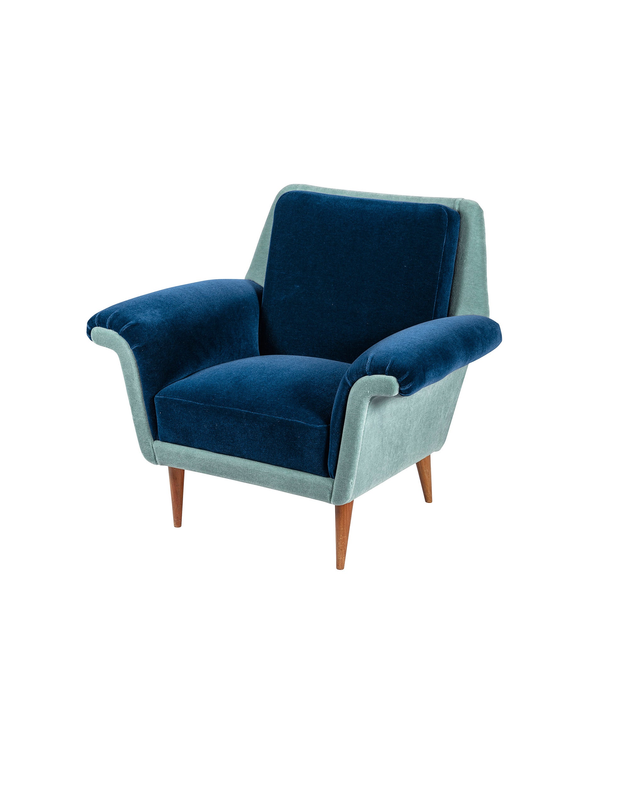 Butaca mid century tapizada en terciopelo Bold de Pierre Frey.