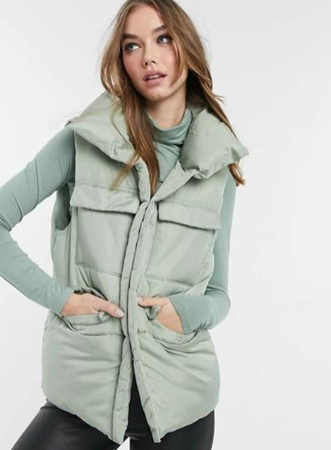 Chaleco verde menta con bolsillos,  de Threadbare en Asos (38,99 euros) .