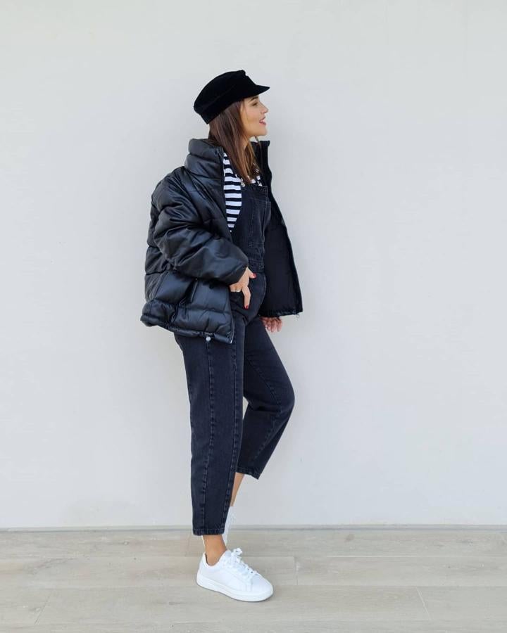 En este caso,  Paula Echevarría se rinde a un plumífero calentito : un diseño acolchado de inspiración noventera de Lefties.