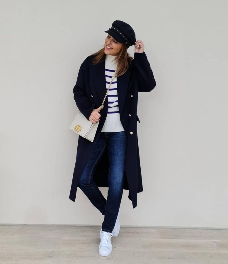 Tenemos que reconocer que nos encantan los looks 'navy' más allá del verano, y  este de Paula Echevarría  con maxi abrigo azul marino de Zara es ideal.