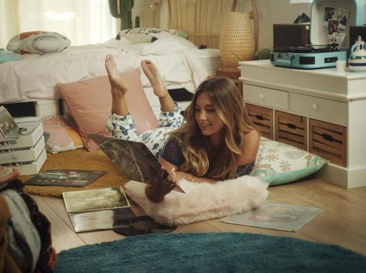 Fotos: 12 sudaderas de Lefties y Primark ideales para trabajar desde casa cómodas y por poco dinero