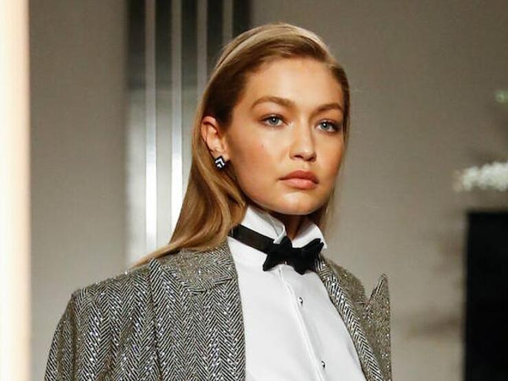 Fotos: 8 looks con los que Gigi Hadid ha convertido el carrito de su bebé en su nuevo accesorio favorito