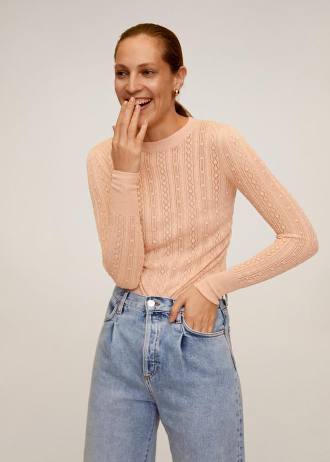 Jersey calado en color rosa de la colección de primavera de Mango Outlet (15,99 euros)