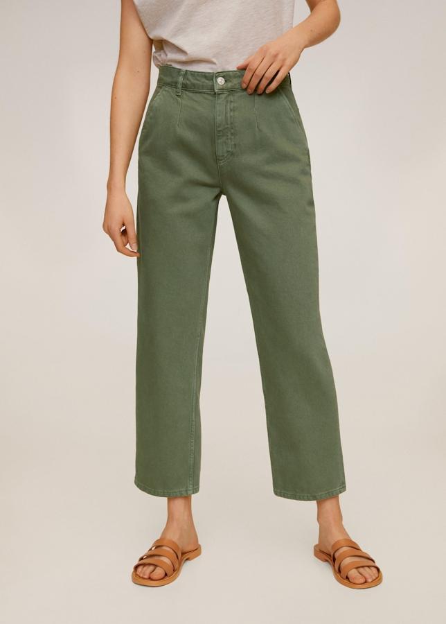Pantalón ancho en color verde caqui de la colección de primavera de Mango Outlet (20,99 euros)