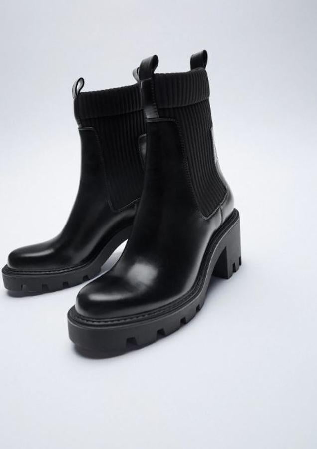 Estos botines-calcetín con suela track y tacón cómodo están rebajados a 29.99 euros en los Special Prices de Zara.