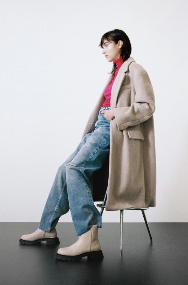 Estos botines en color crudo con suela track están rebajados a 39.95 euros en los Special Prices de Zara.