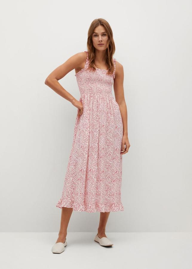 Vestido de tirantes con cuerpo de nido de abeja de la nueva colección de Mango (39,99 euros)