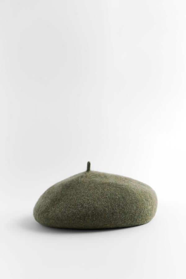 Boina verde caqui de la nueva colección de Zara (15,99 euros)