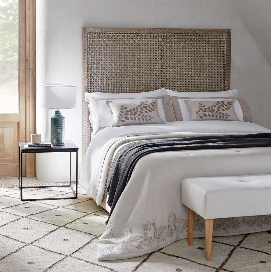 Completa tu domitorio y gana comodidad con un banco descalzador como este, rebajado en El Corte Inglés de 155 a 131 euros.