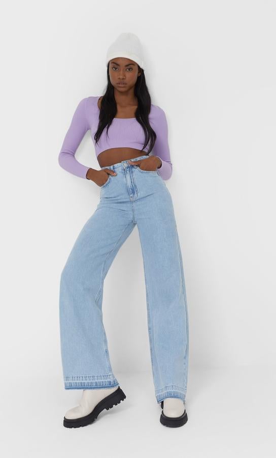 Vaqueros de tiro alto con efecto lavado. Precio actual: 29,99 euros.