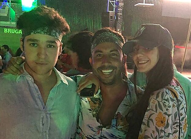 El relaciones públicas Luis Torremocha junto a Felipe y Victoria Federica.