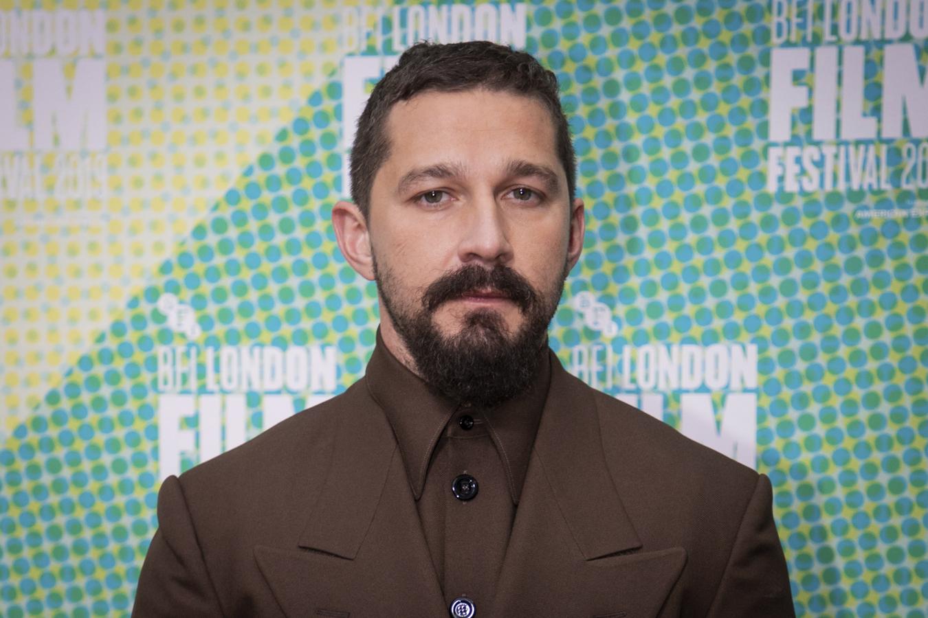 Ha sido su propia expareja la que ha demandado al actor por agresión sexual. La cantante Tahlian Debrett (más conocida como FKA Twigs) fue pareja de Shia Labeouf en 2018 y 2019, pero hasta diciembre del año pasado no se animó a denunciar el comportamiento abusivo y violento del actor. Testimonios de otras exparejas del actor, como la cantante SIA y la estilista Karolyn Po, corroboran la versión de FKA Twigs porque sufrieron el mismo comportamiento abusivo durante sus relaciones con él. Por su parte el actor ha reconocido en un comunicado ser abusivo con él mismo y con los demás y ha justificado su comportamiento por ser alcohólico, una enfermedad de la que está en proceso de rehabilitación según él mismo.