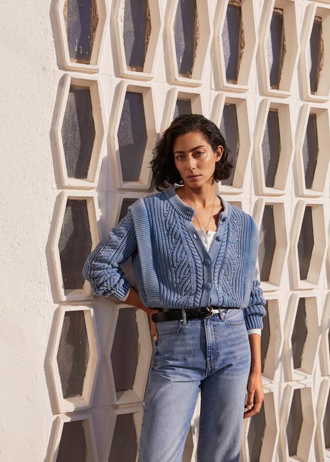 Chaqueta de punto con hombreras de la nueva colección de Mango (39,99 euros)