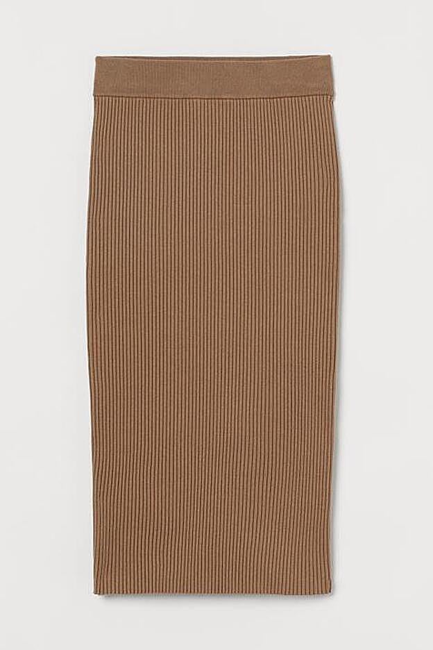 Ajustada y de lo más cómoda, esta falda midi resulta de lo más favorecedora. Ideal para cualquier ocasión, podrás combinarla con infinidad de prendas