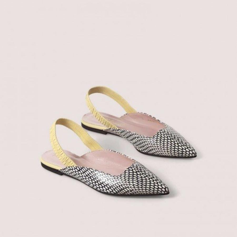 Si tenemos que elegir zapatos planos cómodos, los de Pretty Ballerinas siempre estarán en nuestro podio. Además, este diseño de mules estampados son súper originales y favorecedores. Cuestan 199 euros.