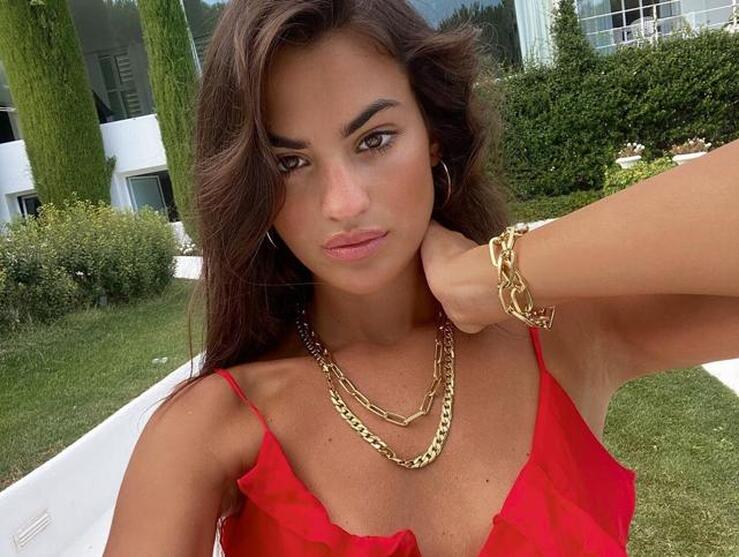 Fotos: 14 cadenas doradas para copiar el collar favorito de las influencers que pega con todo y te podrás poner a todas horas