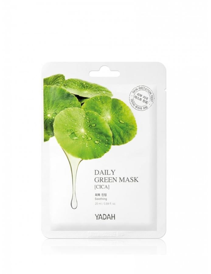 Yadah Daily Green Mask - Cica de Koss Cosmetics es una mascarilla de tejido para pieles sensibles y/o problemáticas. Su formulación está compuesta por ingredientes como la centella asiática o el ácido hialurónico que calman las pieles irritadas o con rojeces a la vez que les aporta mucha hidratación (2,95 euros).