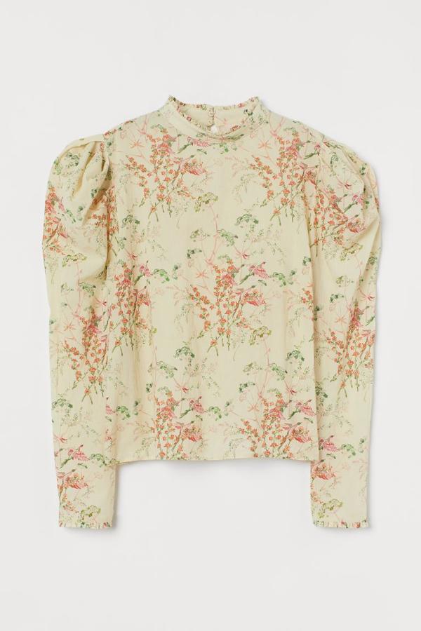 Blusa con estampado de flores de la colección de primavera de H&M (34,99 euros)