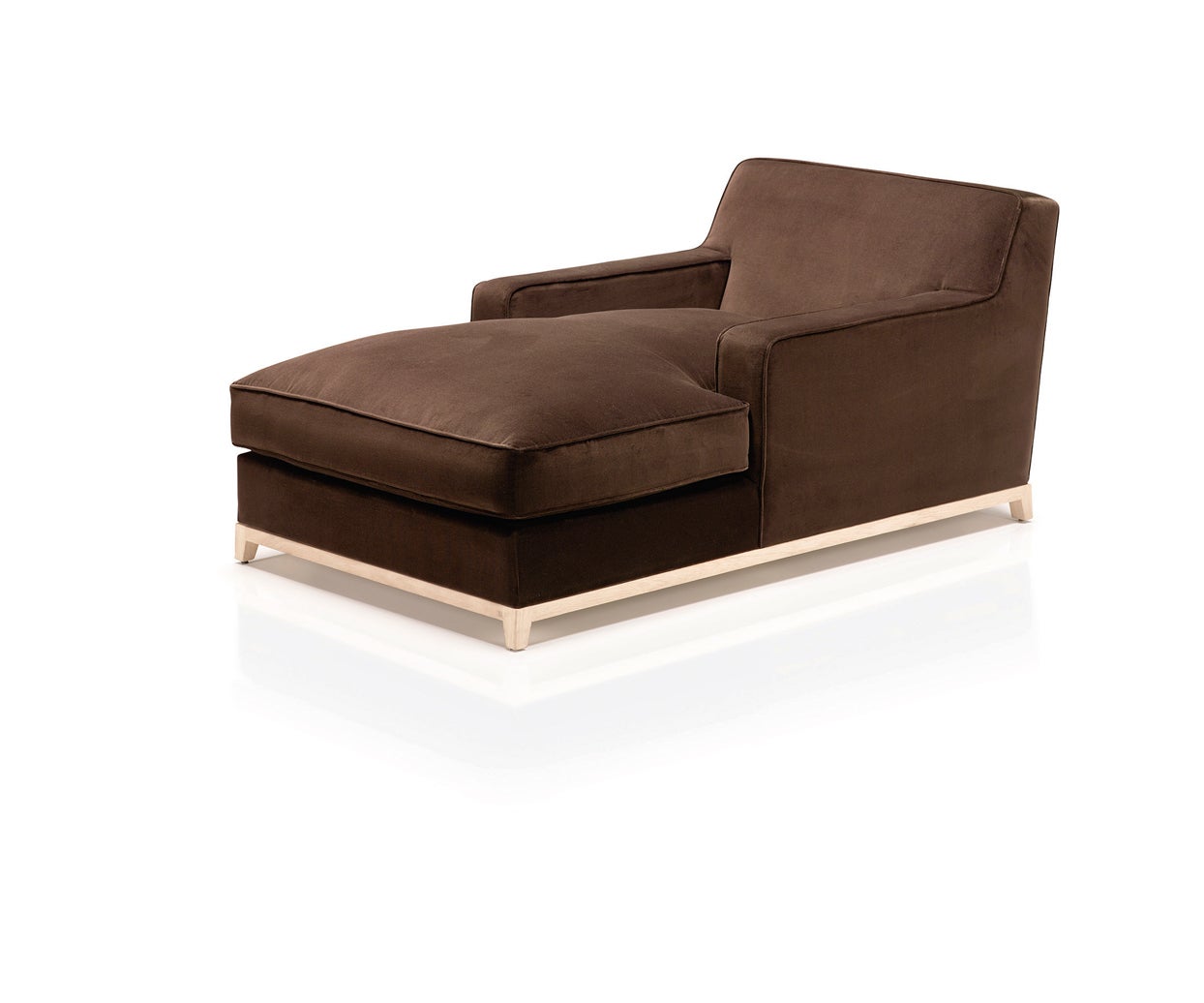 Son el secreto de un ambiente cozy. Escógelos mullidos, con formas orgánicas y estructura redondeadas, y evita que sean muy rectos y rígidos. Esta es la chaise longue Liberty de B&B Collection (bybcollection.com).