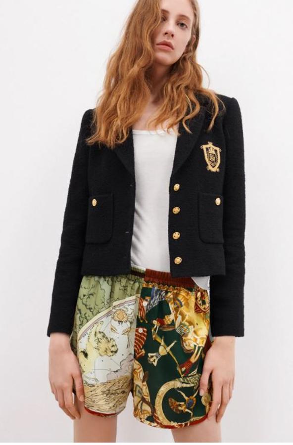 Por si no te habías dado cuenta, el estilo preppy ha vuelto, y esta chaqueta de la nueva colección de Zara (69.95 euros) sería la favorita de Blair y Serena en ‘Gossip Girl’.
