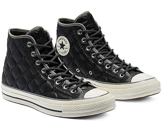 Las Converse acolchadas tienen la mítica suela balnca con línea negra del modelo Chuck tradicional.